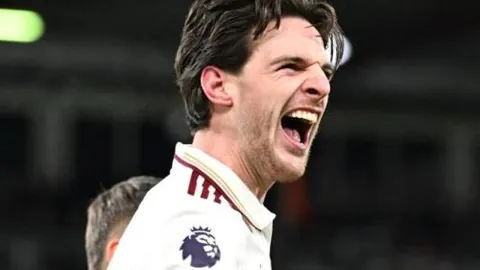 在连战连败的历史低谷中，主场爆发惊心动魄的逆转之战！